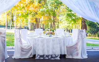 Осенняя свадьба в шатре: правила идеального праздника в Москве и области