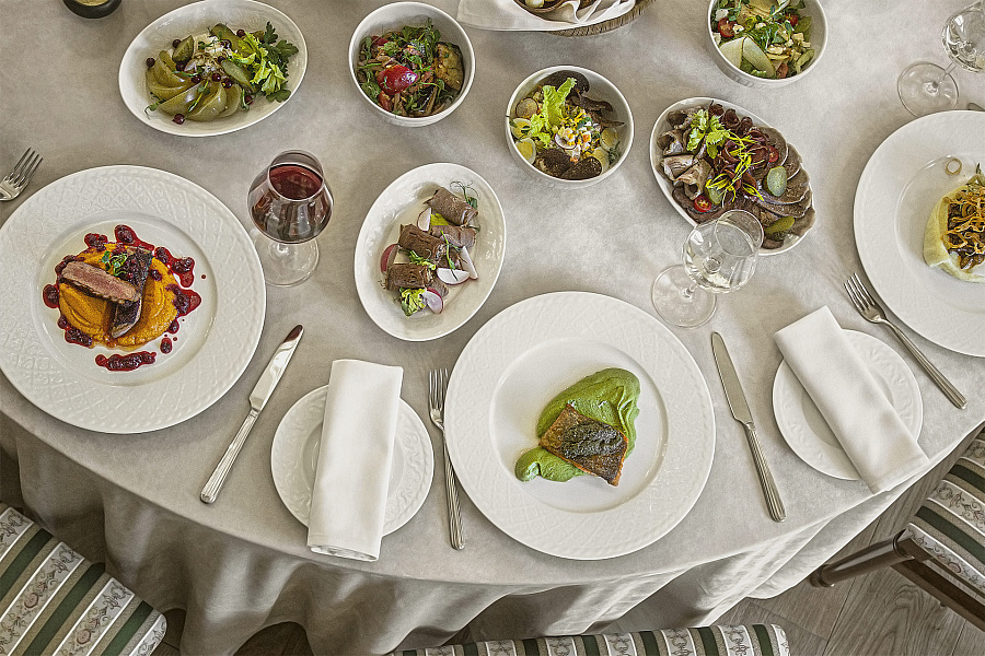 Основной зал