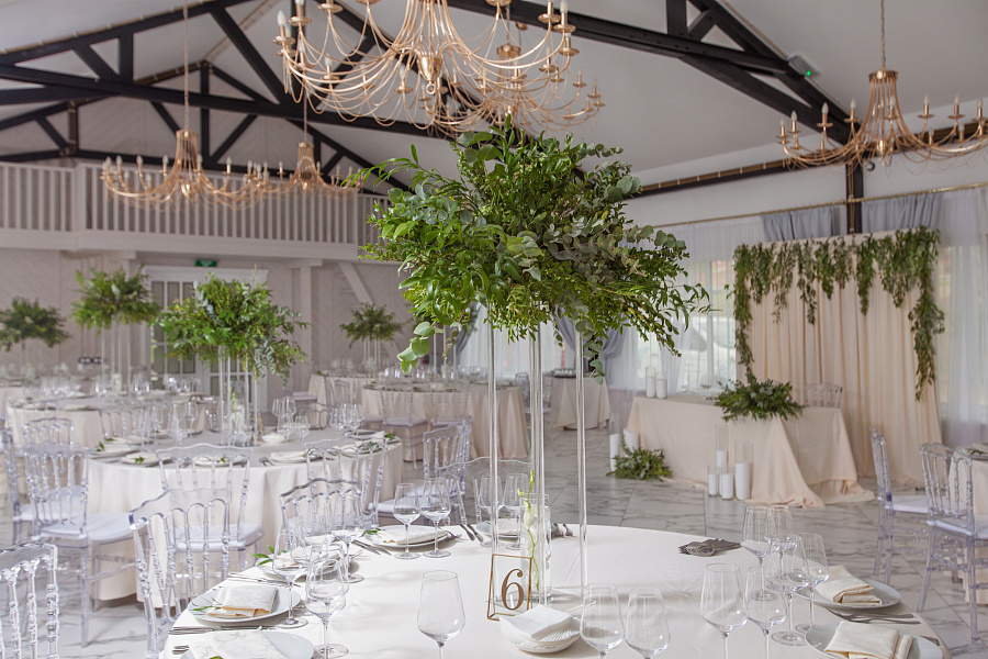 Зал Барский