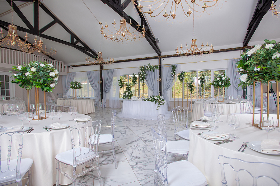 Зал Барский