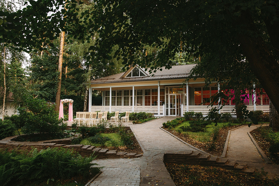 Веранда с камином