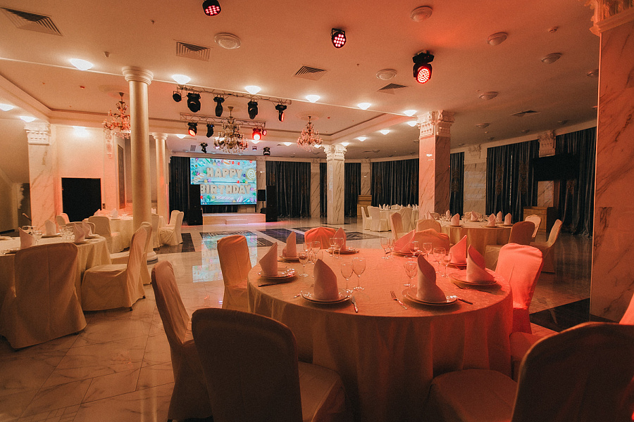 Основой банкетный зал