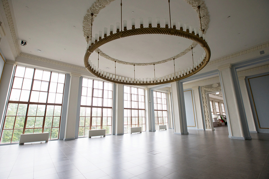 Б. З. на 250 персон (пав. «Космос» ВДНХ)