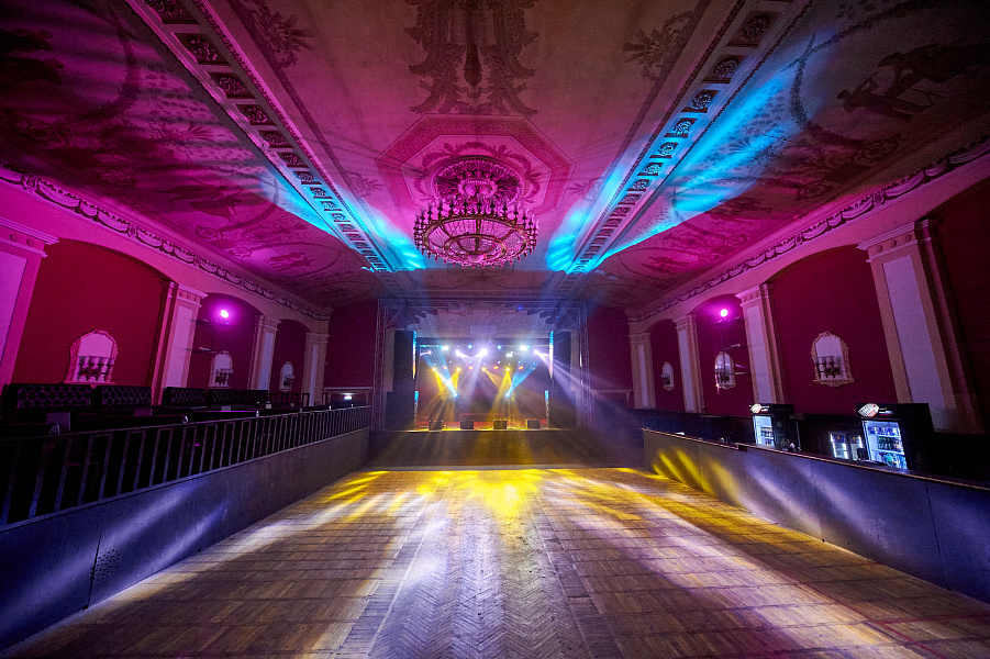 Основной зал