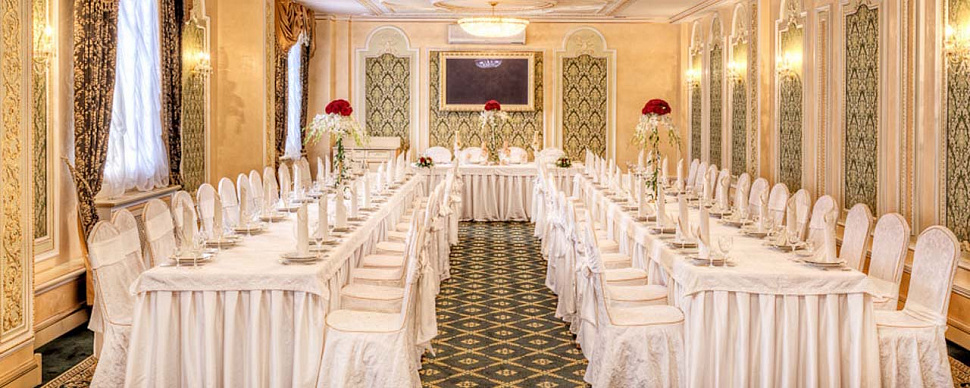 Зал Версаль