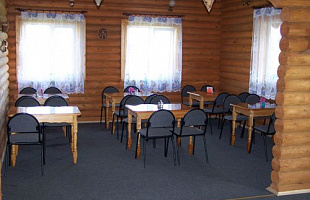 Кафе у озера Сазан