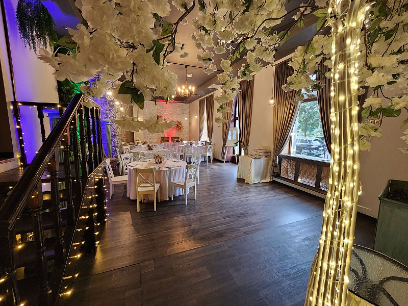 Основной зал