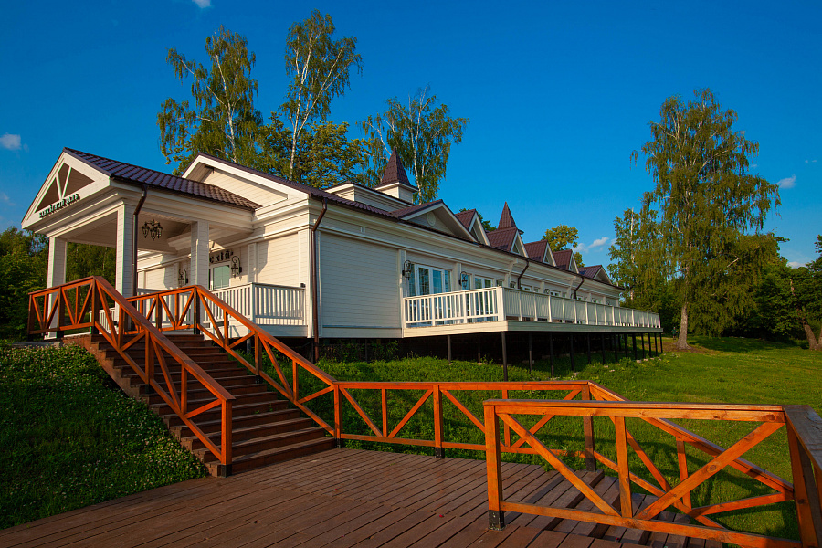 Зал Барский