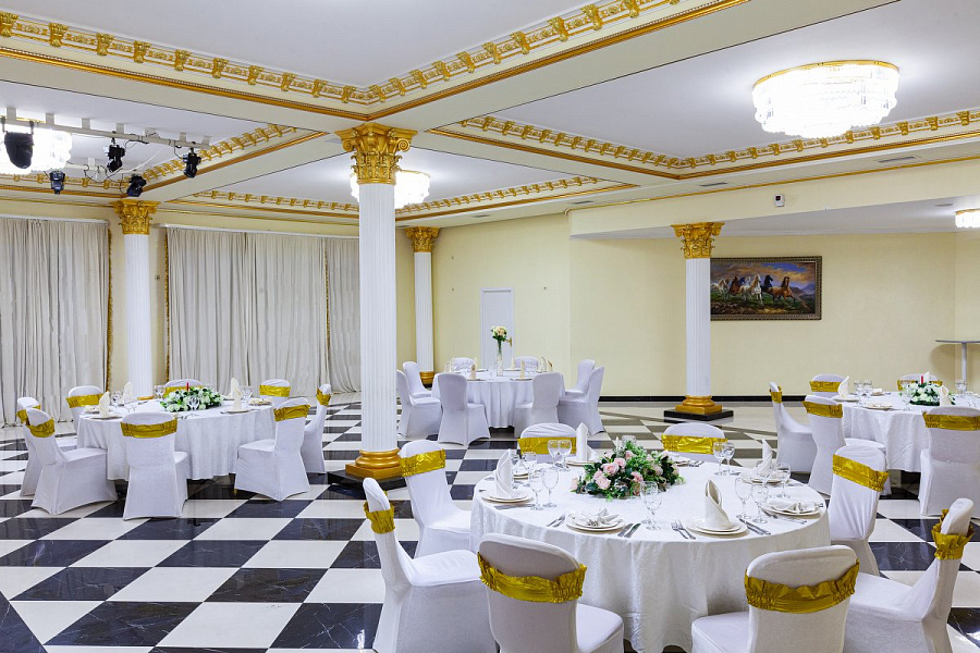 Суриков холл