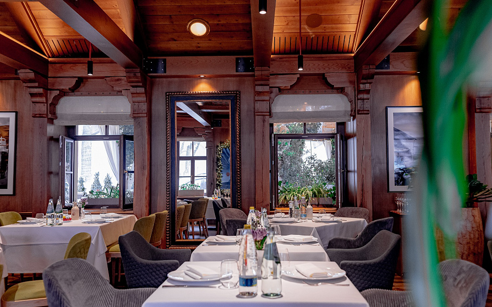 Основной зал