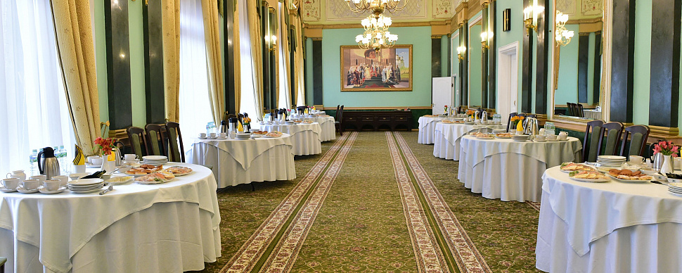 Малахитовый зал