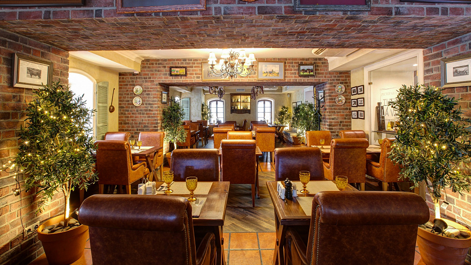 Большой зал на 2 этаже