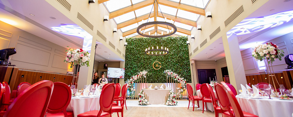 Зал с панорамной крышей