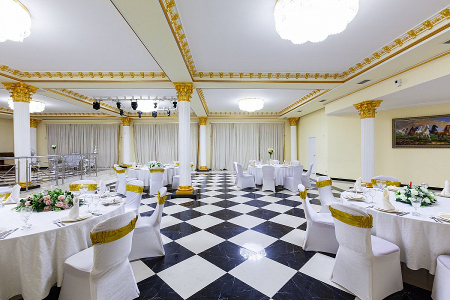 Суриков холл