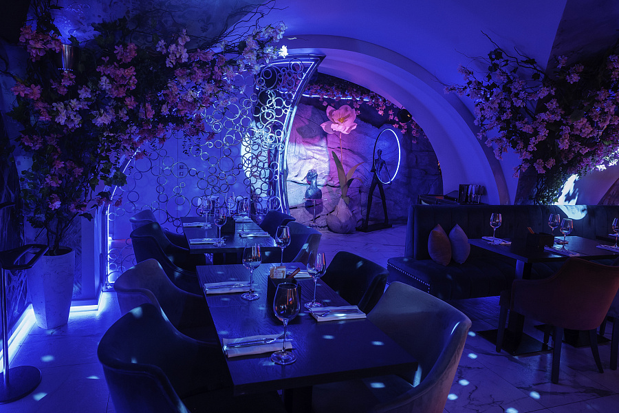 Зал шести Лун