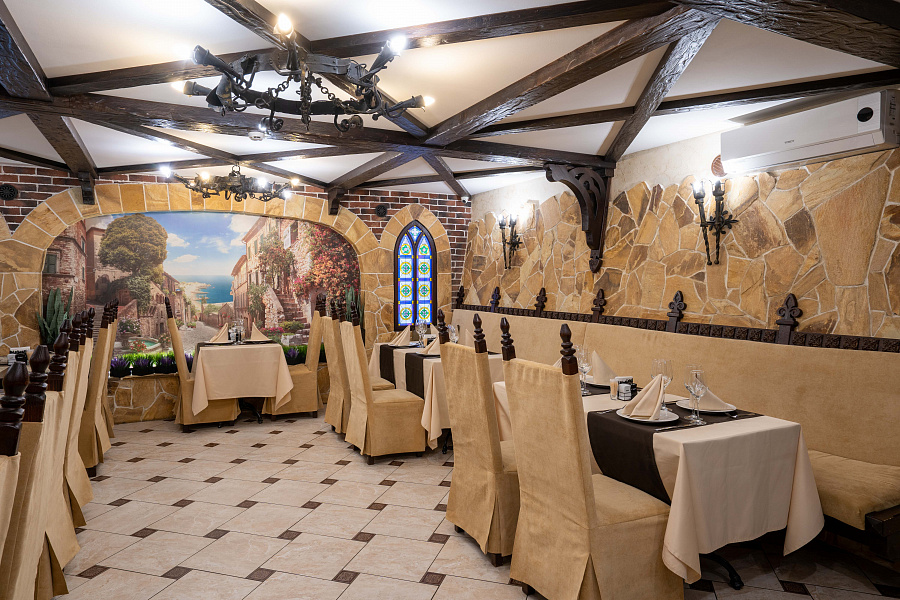 Зал Банкетный в стиле Средневековья
