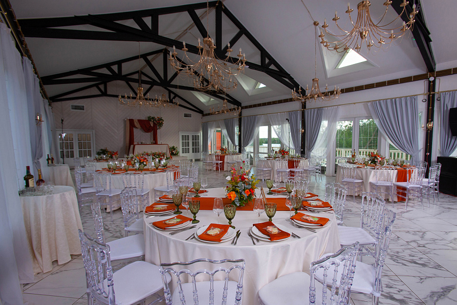 Зал Барский