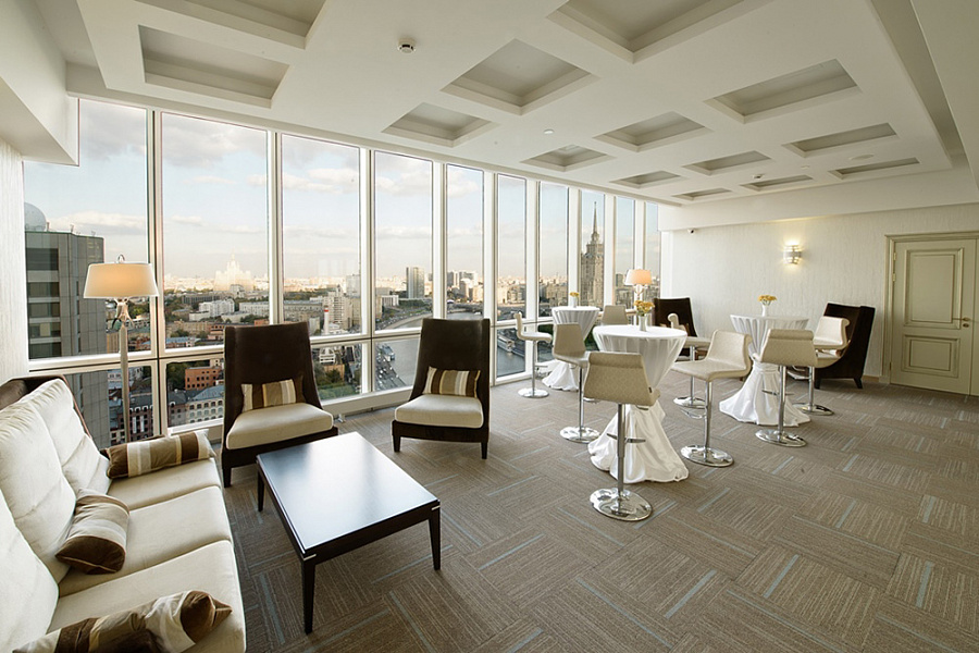 Premier Lounge + Queens's