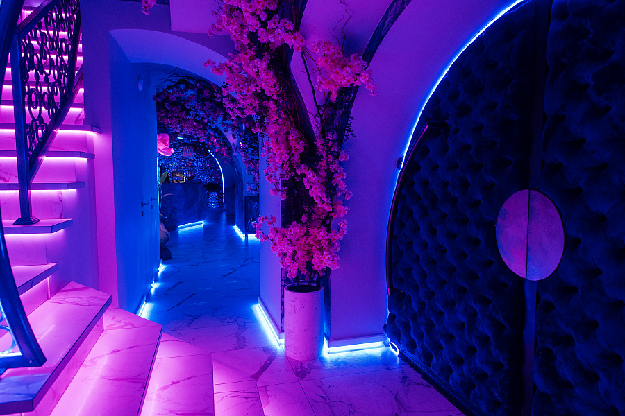 Зал шести Лун