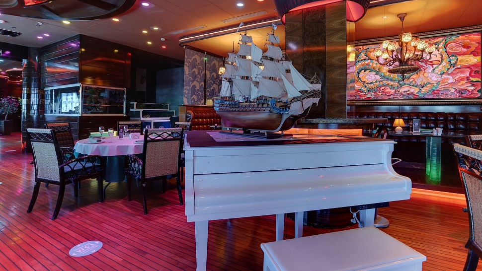 Основной зал