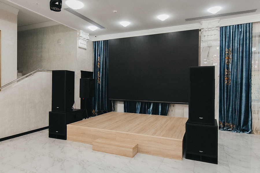 Основой банкетный зал