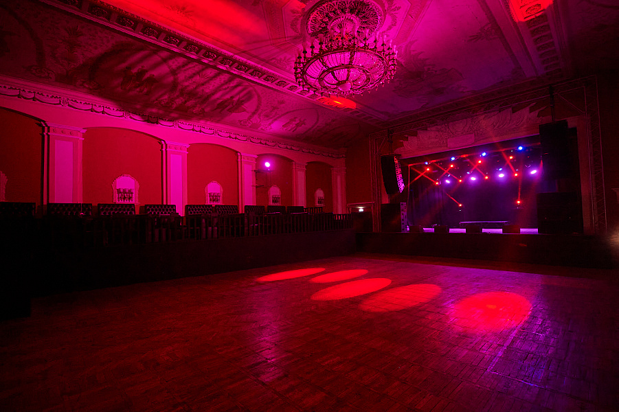 Основной зал