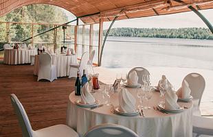 Загородный клуб Орех. Беседка на Воде