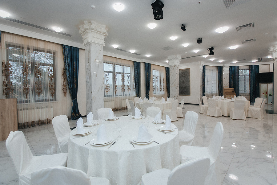 Основой банкетный зал