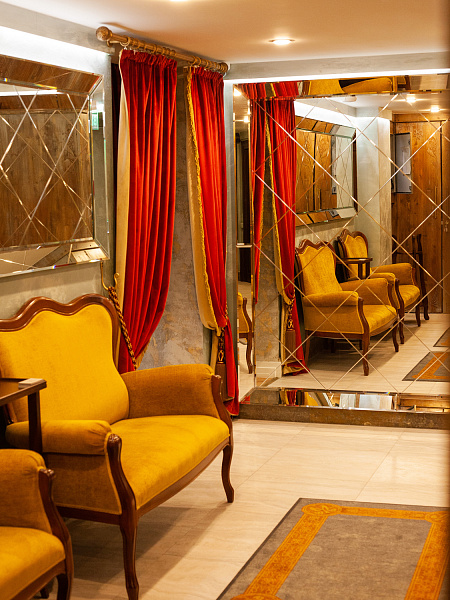 Основной зал