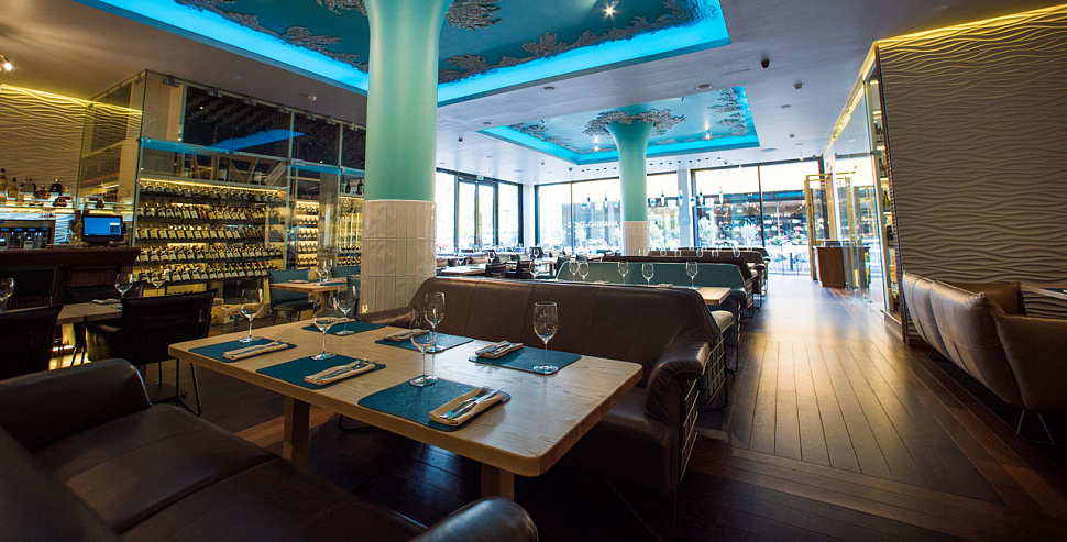 Основной зал на первом этаже