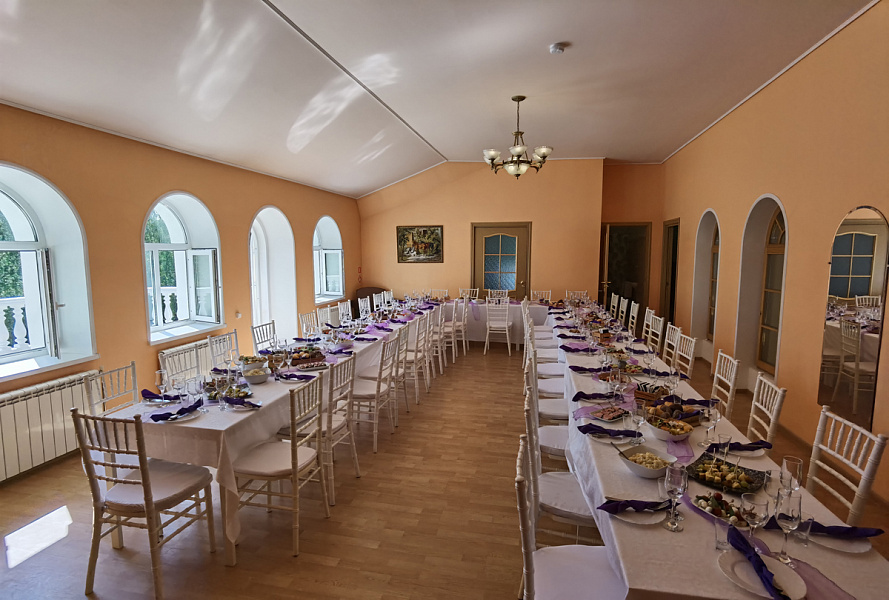 Банкетный зал с выходом на террасу