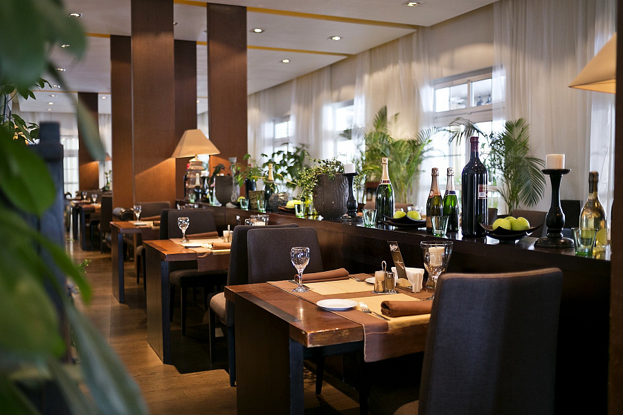 Основной зал