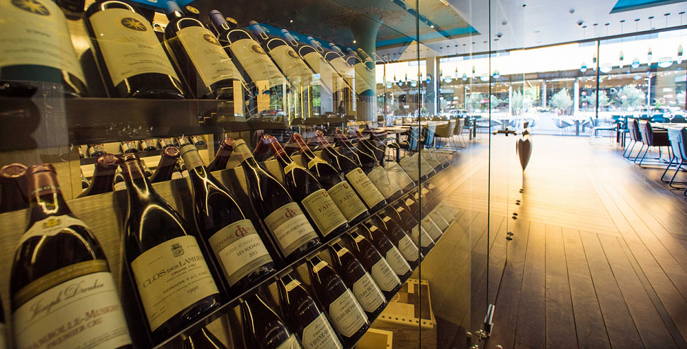 Основной зал на первом этаже