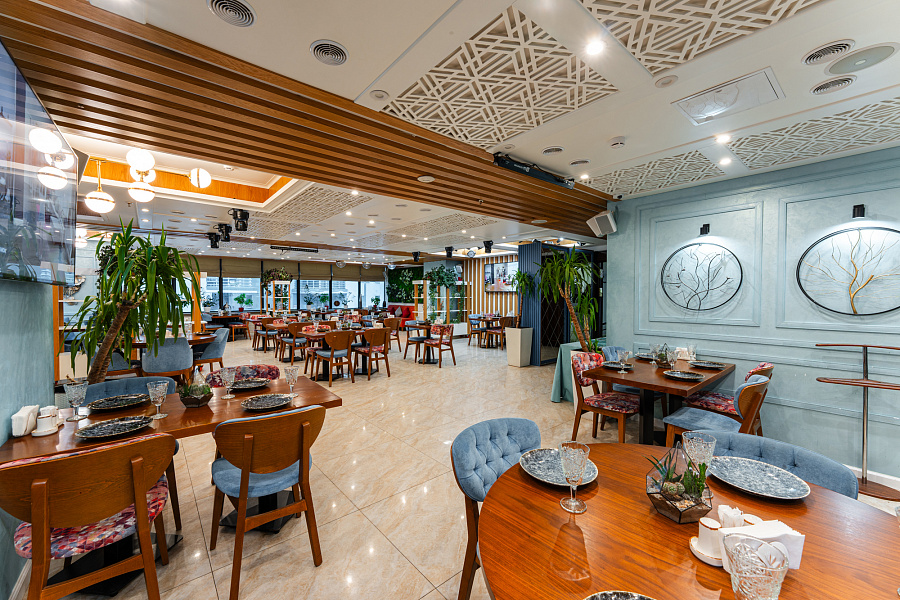 Основной зал