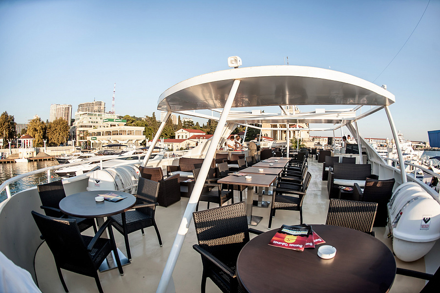 Палуба с баром