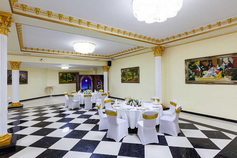 Суриков холл