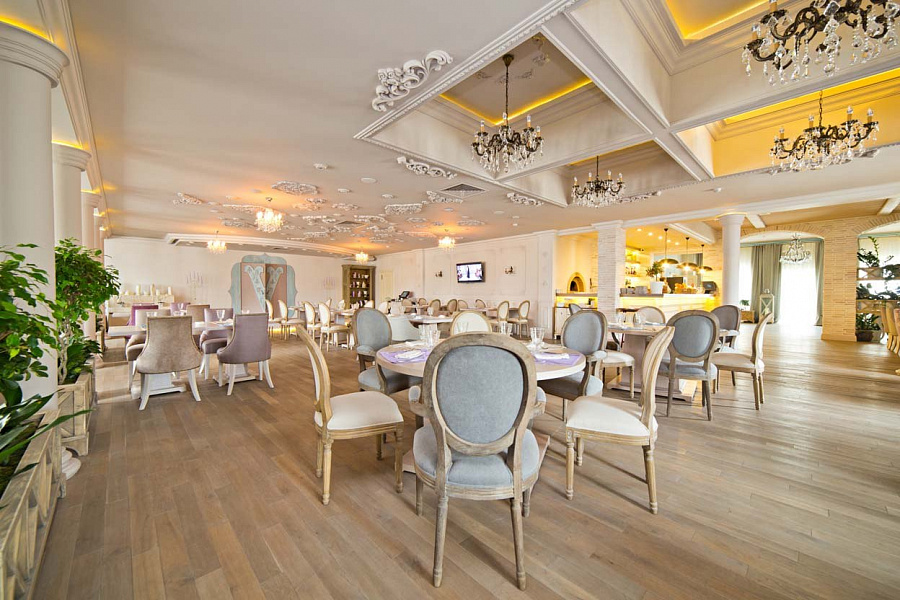 Основной зал