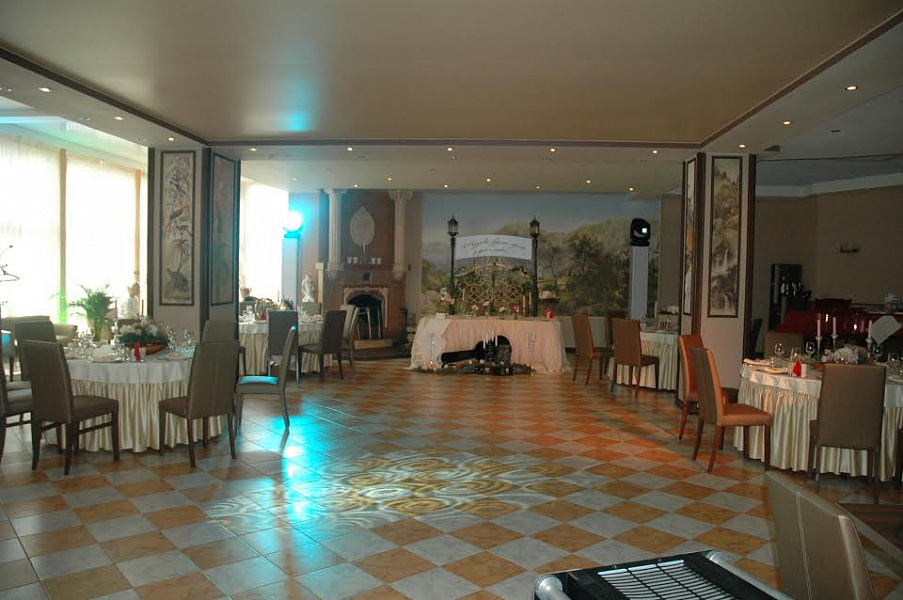 Основной зал