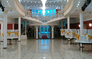 Мэриан Холл