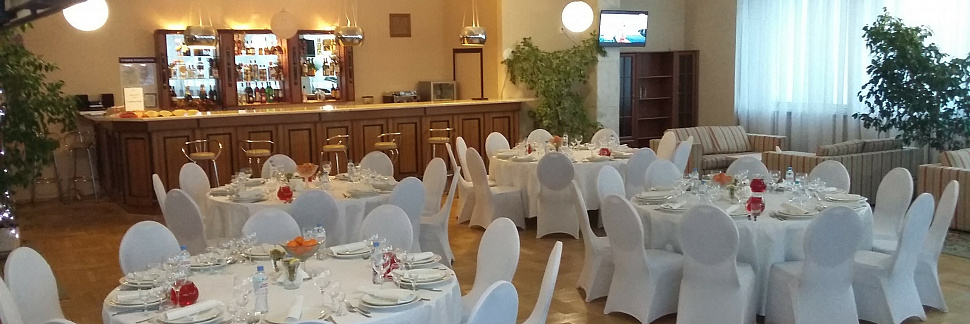 Зал ресторана «Петрово-Дальнее»