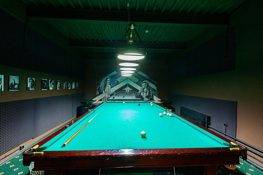 Бильярдный зал