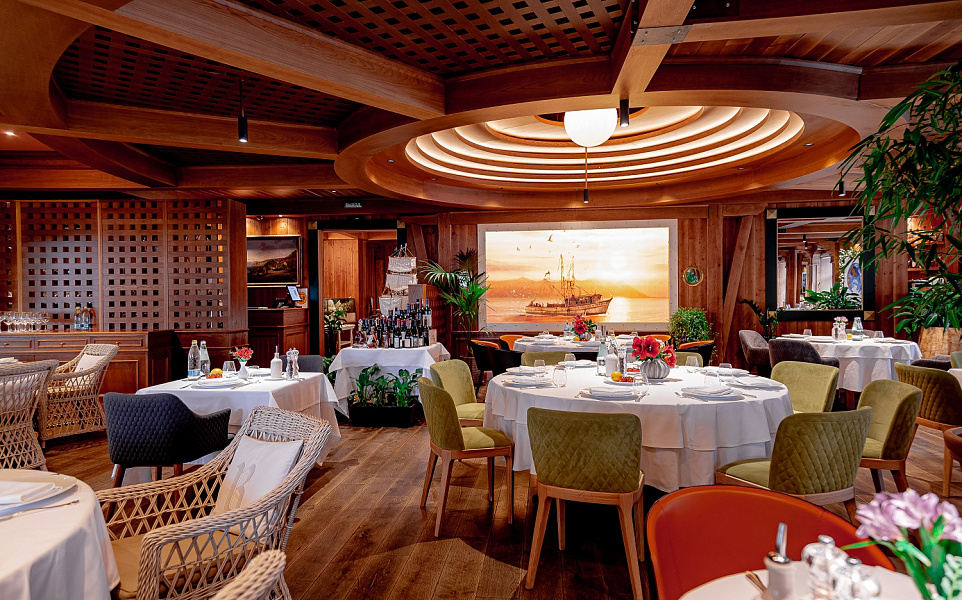 Основной зал