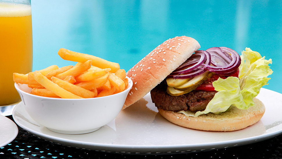 Бар у бассейна 