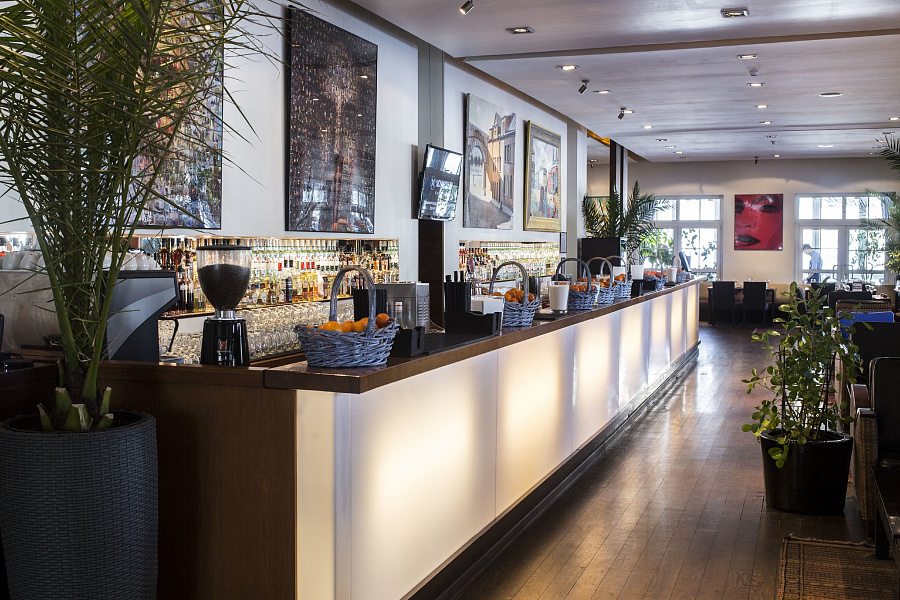 Основной зал