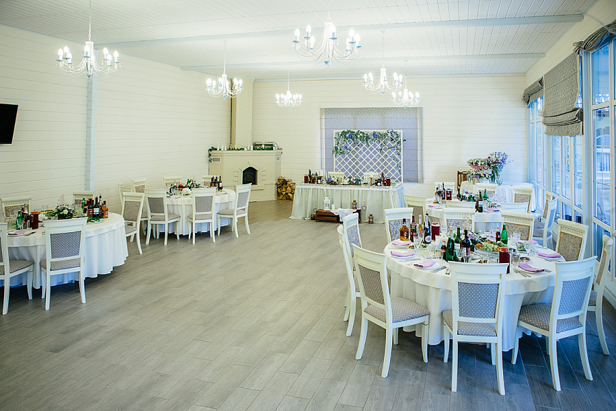 Веранда с камином