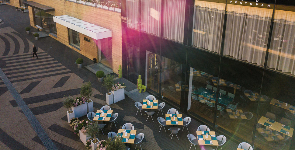 Основной зал на первом этаже