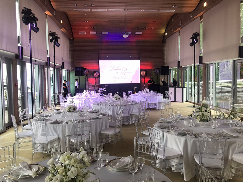 Банкетный зал с верандой