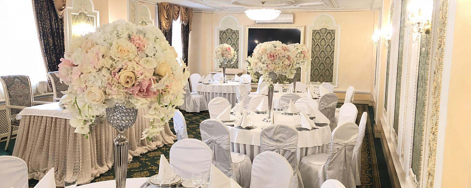 Зал Версаль