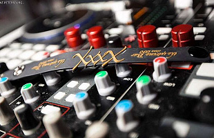 The Bar XxxX Vertical