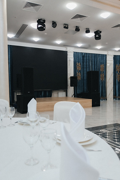 Основой банкетный зал